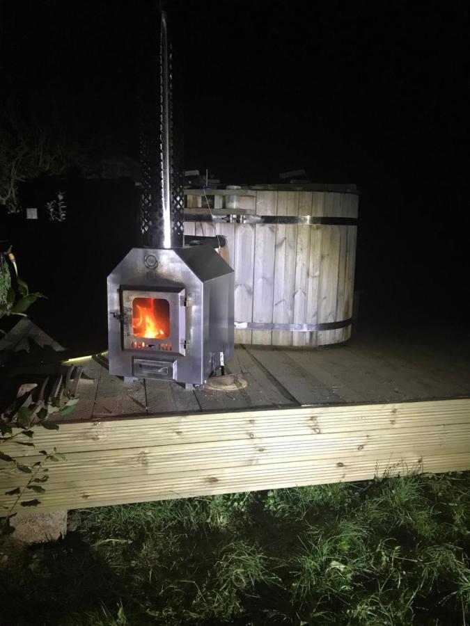 Norwell View Farm Glamping With Hot Tubs Hotel Bath Exterior photo