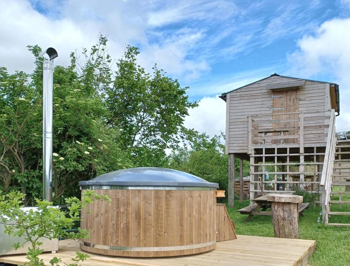 Norwell View Farm Glamping With Hot Tubs Hotel Bath Exterior photo
