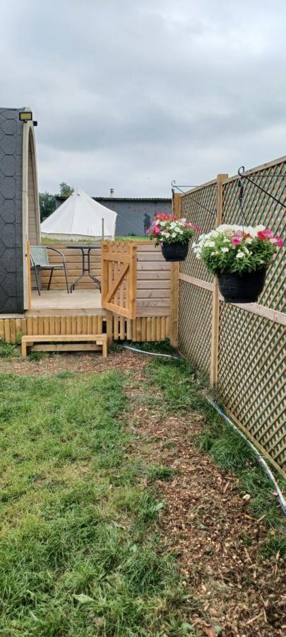 Norwell View Farm Glamping With Hot Tubs Hotel Bath Exterior photo